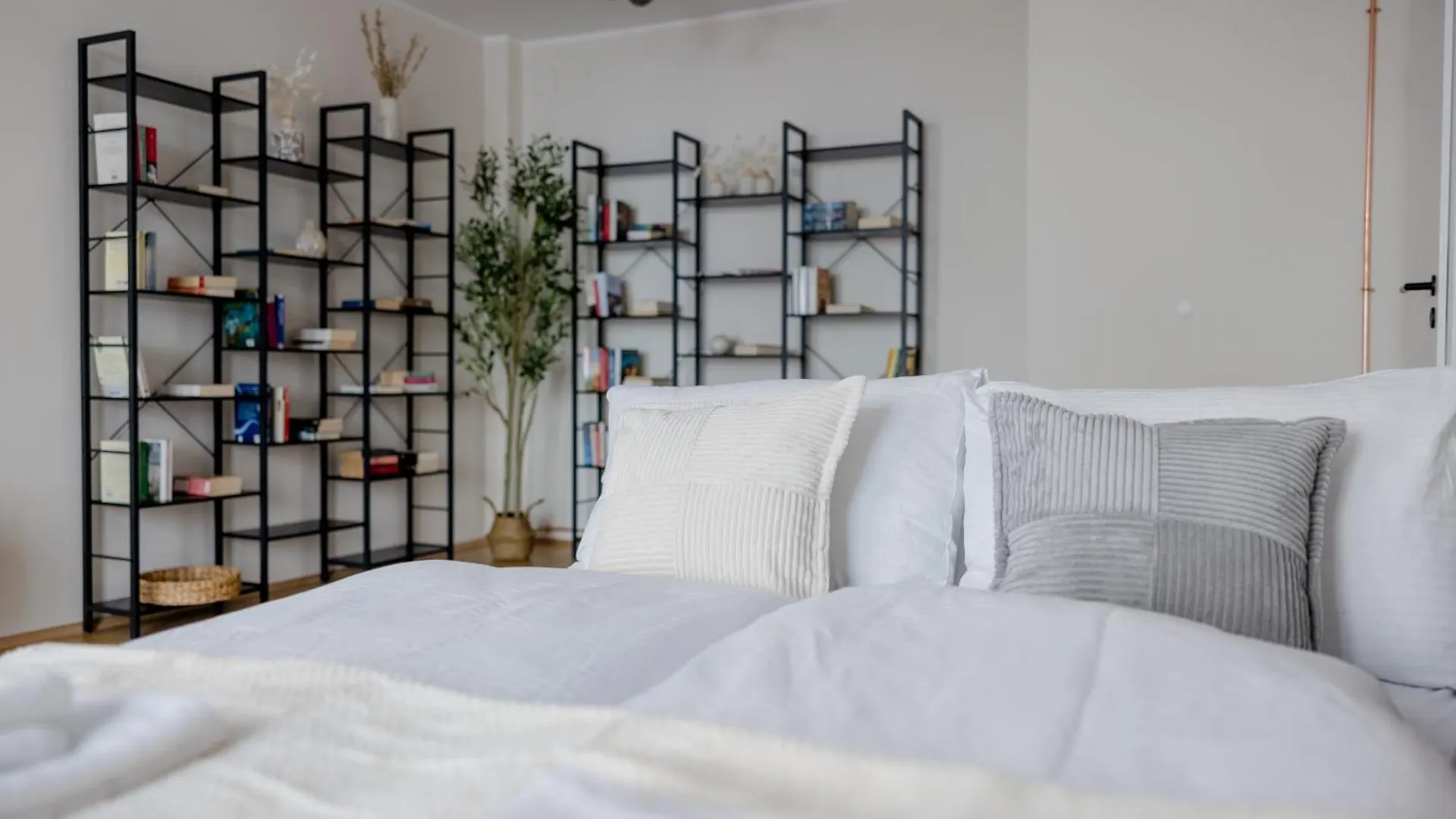 Lumen Homes - Altstadt-Residenz, Direkt Im Zentrum, Geraeumiges Apartment Mit 5 Zimmern, Kueche Monachium