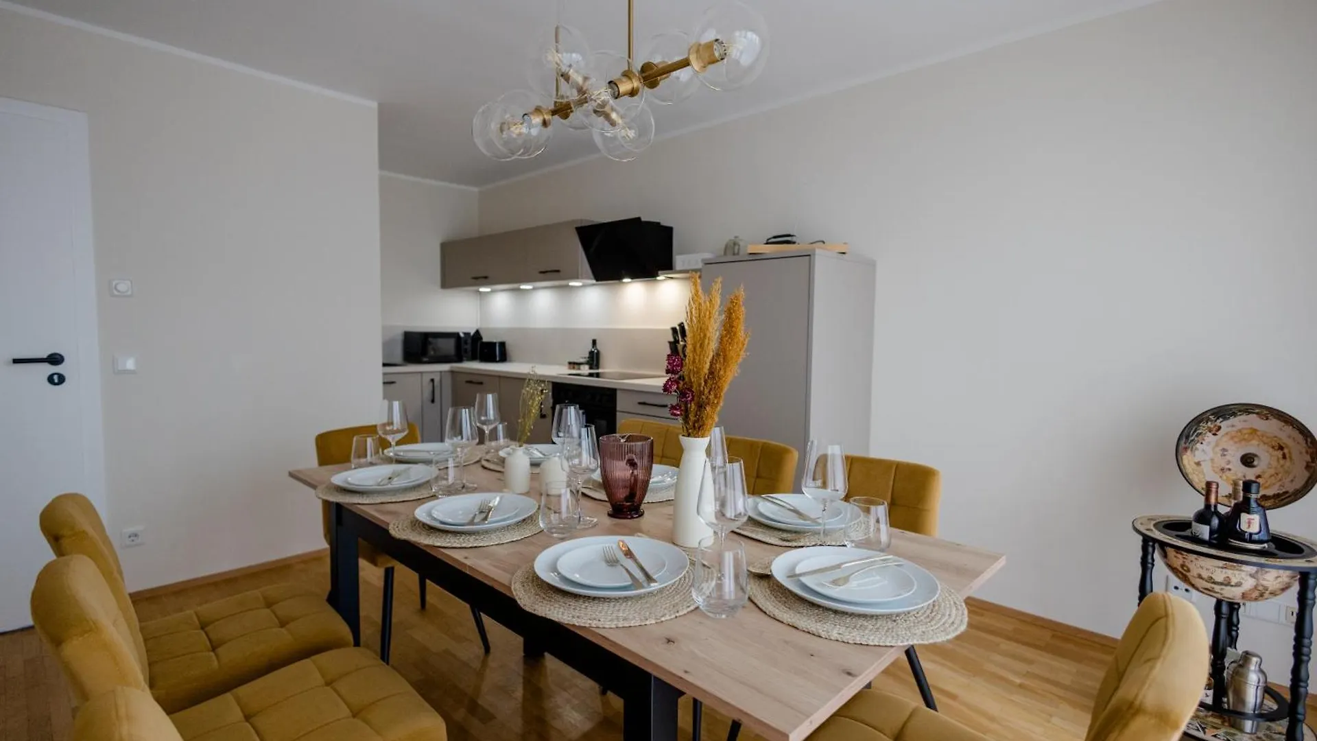 Lumen Homes - Altstadt-Residenz, Direkt Im Zentrum, Geraeumiges Apartment Mit 5 Zimmern, Kueche Monachium